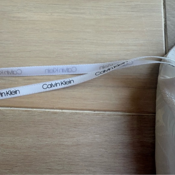 Calvin Klein white top - Picture 7 of 9